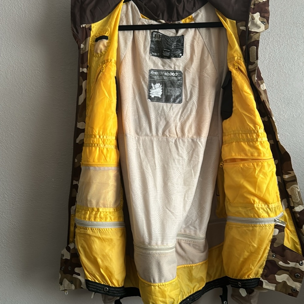 Dc men’s snowboarding jacket - Picture 4 of 11